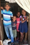 Un groupe d'enfants chez Paulinah