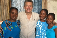 Jacques Monteil avec Isabelle, Arissa et Christèle