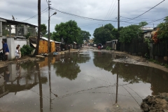 La rue de Manangareza qui mène au siège de l'ONG